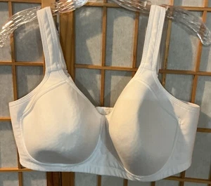 Vanity Fair Size 40 D White Full Figure Wireless Bra Style:71500 - Picture 1 of 3
