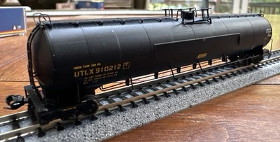 Athearn N Scale RTR #23521 UTC 33k LPG Tank Car ‘Flat Panel’ UTLX 910212 NIB NY - Image 1 of 4