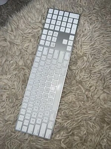 Apple A1843 Wireless Magic Keyboard w/Numeric Keypad Silver Bluetooth - Picture 1 of 7