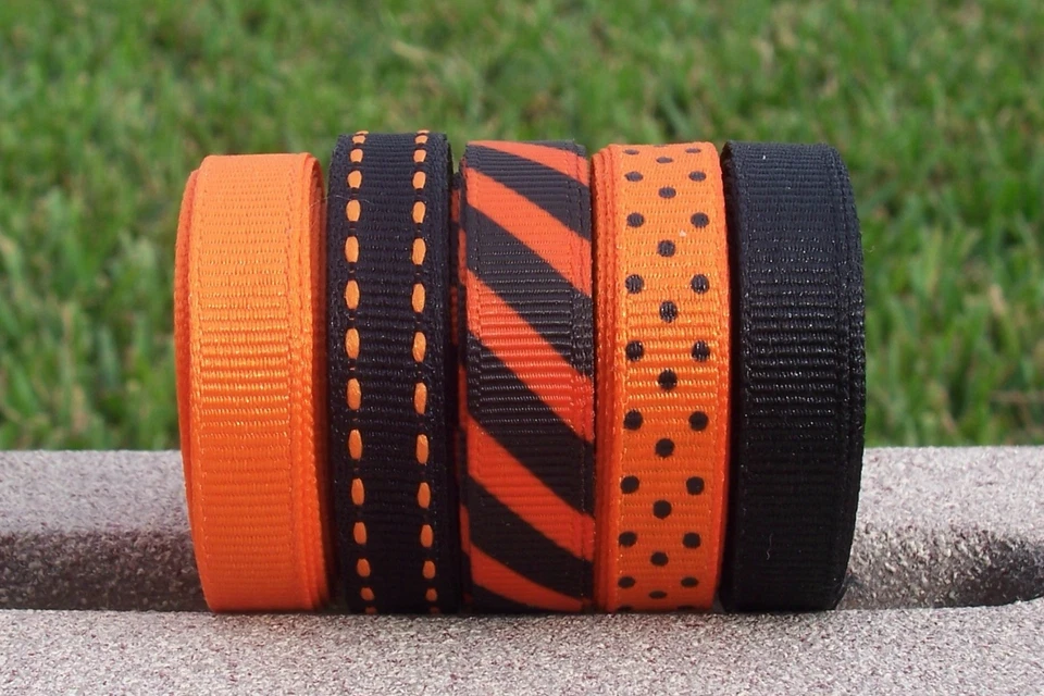 25 yards 3/8" LOOPY BOWS SPOOKY HALLOWEEN THEME GROSGRAIN RIBBON - Image 1 of 1