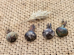 JUEGO DE REMACHES DE LATÓN ALEMANES ORIGINALES DE LA PRIMERA GUERRA MUNDIAL BASE BRADS PICKELHAUBE CASCO DE ESPIGA RELIQUIA - Imagen 1 de 4