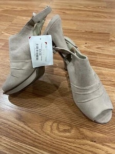 Naturalizer N5 Comfort Tan Soft Leather Heels Sz. 7.5 New With Tags - Picture 1 of 8