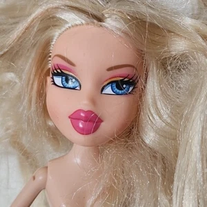 Bratz 2001 MGA Y2K blonde Puppe blaue Augen Schuhe & Jeans - Bild 1 von 17