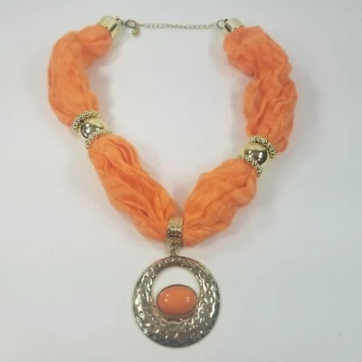 Заявление ожерелье синяя лента цепочка большой золотой тон подвеска оранжевая ткань - Изображение 1 из 4
