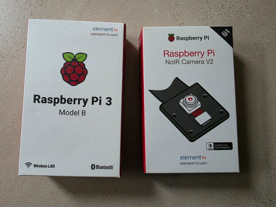 Raspberry Pi 3 Model B und NoIR Camera V2 8MP Modul mit IR Nachtsicht Modul - Bild 1 von 2