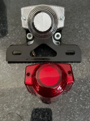 Luz trasera de parada Honda Z50R Monkey con soporte de matrícula de lente roja y transparente Foto 1 de 4