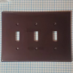 Cubierta de placa de pared con interruptor de palanca de 3 velocidades marrón Leviton termoplástico tamaño mediano PJ3-B - Imagen 1 de 6