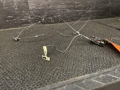 Ford Thunderbird 2004 actuador de bloqueo de pestillo de maletero y cable Foto 1 de 4