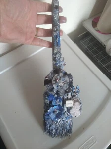 Pennello da pittura alterato arte assemblaggio tecnica mista OOAK di Heather Manning  - Foto 1 di 5