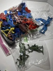 Plastik Cowboys, Indianer, Kanu, Artilleriewagen, Wikinger & Kreuzfahrer Figuren - Bild 1 von 2