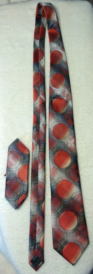 Corbata con pañuelo marca Q (RED LABEL) - roja negra y plateada modelo #617-D... Foto 1 de 4