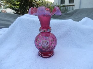 FENTON ART GLASS 1997 CRANBERRY OPALESCENT DIAMOND OPTIC VASE LMT EDITION - Picture 1 of 7