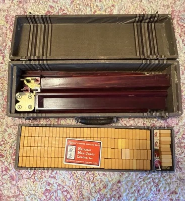 VTG Rare 1950’s MAHJONG Set 160 Tiles Original Case 4 Tile Racks Rule Book Heavy - Image 1 of 4
