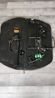 Mission Venture By Mathews Compound Bow Set with Arrows and Accessories - Image 1 of 4