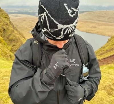 Gorro Arc'teryx Cabeza de Pájaro Toque Negro Lana Unisex Invierno Nuevo con Etiquetas Clima Frío Foto 1 de 4