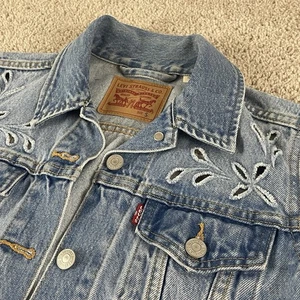 Levi’s Denim Trucker Jacke Gr. Small Blumen Ösen Cut Out Boho Denim Grunge �� - Bild 1 von 13