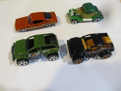 Lote de 4 Hot Wheels Mattel 1:64 1979-2002 Malásia 32 Coupe, Barracuda, 2 4x4 's - Imagem 1 de 4