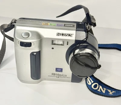SONY FD Mavica MVC-FD92 Digital Camera 1.6MP Works Battery, Charger, Strap - Image 1 of 4