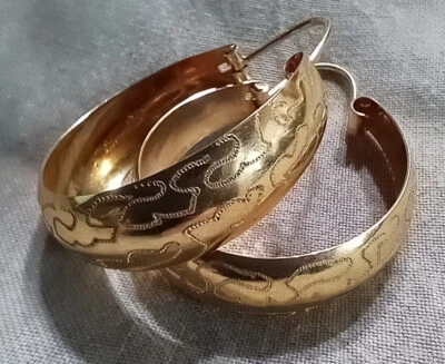 СЕРЬГИ-КОЛЬЦА ИЗ ЖЕЛТОГО ЗОЛОТА 18 КАРАТ С ГРАВИРОВКОЙ ДИЗАЙН 9,45 грамма итальянский ЛОМ + СБОРЫ - Изображение 1 из 4