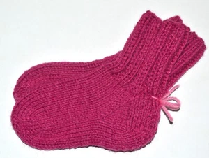 NEW Hand Knitted Soft Washable Wool Blend Girls' SOCKS Raspberry Red M 10-13 - Picture 1 of 3