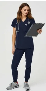 FIGS Technical Collection Women Navy Catarina One-Pocket Scrub Size Medium - Picture 1 of 3
