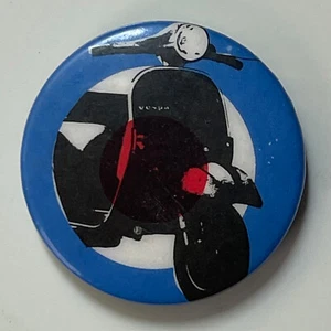 Vintage 1980 MODS Pinback Scooter Botón 1" Pin Objetivo Logo Insignia Casi Nuevo Vespa - Imagen 1 de 2