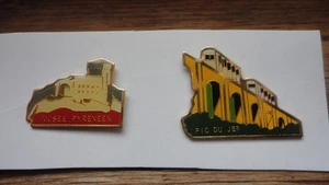 LOT DE 2 PIN'S PINS MUSEES PYRENEENS PIC DU JER - Picture 1 of 1
