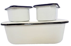 Set tre scatole contenitori vintage per ricarica smaltati bianchi con bordo nero - Foto 1 di 22