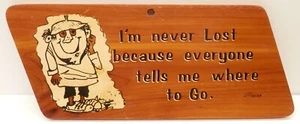 Vintage I'm Never Lost - Everyone Tells Me Where To Go Divertente Insegna in legno dicendo - Foto 1 di 2