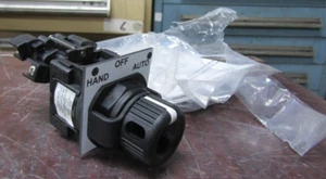 😃NEW APPLETON HAZARDOUS LOCATION SELECTOR SWITCH 3 POSITION UCSS - Picture 1 of 8