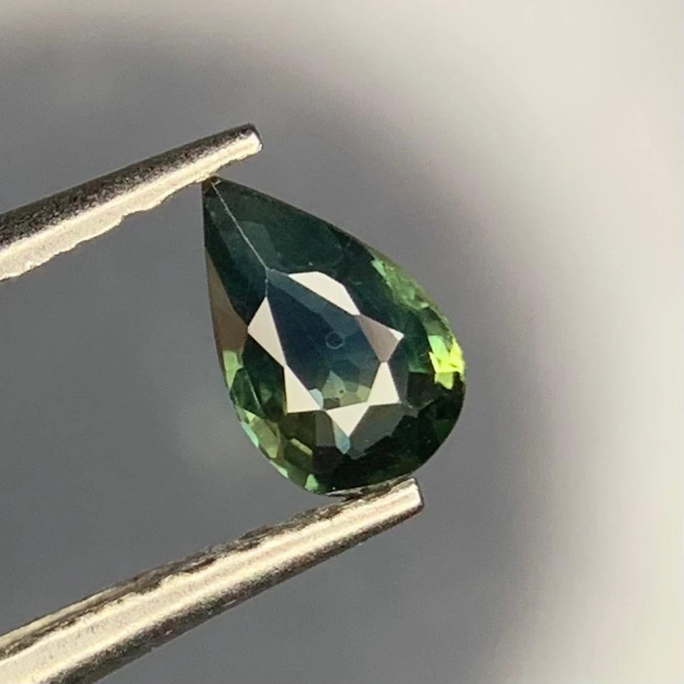 Encantador zafiro bicolor natural de 0,33 quilates Madacascar corte superior EBS24 Foto 1 de 1