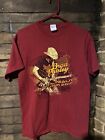 BRAD PAISLEY COUNTRY MUSIC VIRTUAL REALITY TOUR 2012 T-SHIRT rouge TAILLE MOYENNE