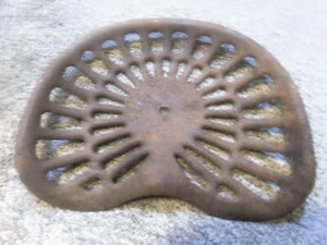 Cast Iron Tractor SEAT DEERING implement Antique Farm Vintage John Deere - Picture 1 of 3