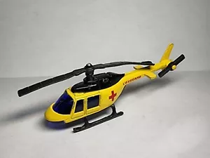 Helicóptero helicóptero de rescate de emergencia amarillo del departamento de playa salvavidas sin marca - Imagen 1 de 10