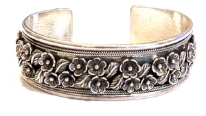 MKJ Hallmarked sterling silver rose detail cuff bangle 40.9 gms - Picture 1 of 10