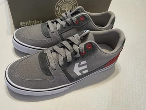 Etnies Para Hombres 8 Gris y Rojo Gamuza Inspiradas en el Patín Tenis Zapatos Corte Bajo ¡Nuevo! - Imagen 1 de 9