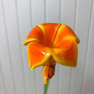Arte en vidrio de Murano soplado a mano tallo verde largo flores de lirio naranja brote 20" Foto 1 de 4