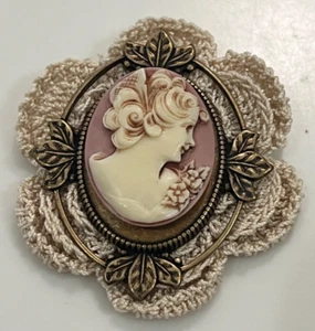 Atq Cameo Brooch Celluloid Pink and Cream Bronze Metal Late 1800s to early 1900s - Picture 1 of 9