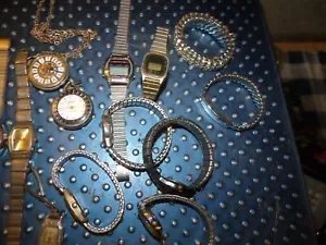 VINTAGE JUNK DRAWER LOT ASSORTMENT OF VINTAGE WATCHES! - Picture 1 of 7