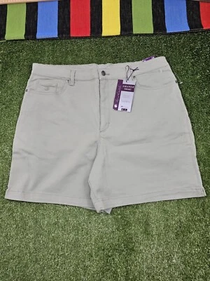 Gloria vanderbilt amanda shorts classic high rise size 18 sage green ins 5'' - Image 1 of 4