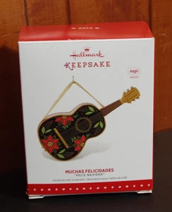 Hallmark Keepsake Muchas Felicidades 2015 Gitarrenornament Feliz Navidad GETESTET - Bild 1 von 10