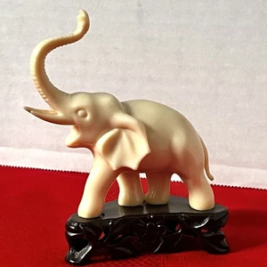 Vintage Hongkong Feng Shui Glück elfenbeinfarben Elefant Glücksstärke Kunststoff - Bild 1 von 8