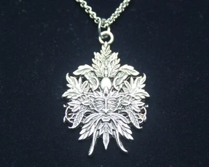 Green Man Pendant Necklace & Gift Pouch, foliate head triple moon leaf pagan - Picture 1 of 2