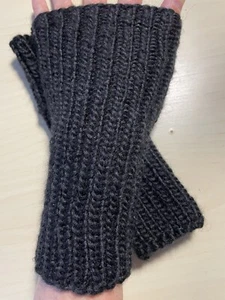 Pulswärmer Armstulpen Schwarz 21cm frisch handgestrickt - Stay Warm 🥰 - Bild 1 von 1