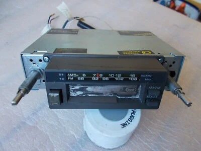 AUTORADIO AM/FM CON MANGIANASTRI   TREVI 581   8 + 8 W - Immagine 1 di 4