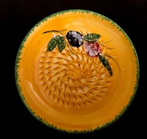 HAND MADE & PAINTED LEMON YELLOW CERAMIC POTTERY 5” WALL PLATE- MADE IN SPAIN - Picture 1 of 3