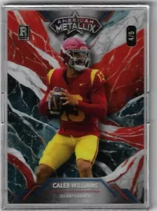 Wild card Caleb Williams #4/5 rosso, bianco e blu American Metallix Rookie 2023 - Foto 1 di 2