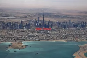 PHOTO VIEW FROM EMIRATES A380-300 OF DUBAI - Picture 1 of 1