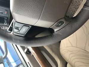 CUBIERTA VOLANTE CUERO ITALIANO MARRÓN REAL PARA VOLVO TRUCK VNL 780 NUEVO - Imagen 1 de 5