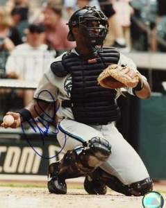 CHARLES JOHNSON FLORIDA MARLINS SIGNED AUTOGRAPHED ACTION W/ BALL 8X10 PHOTO W/C - Picture 1 of 1